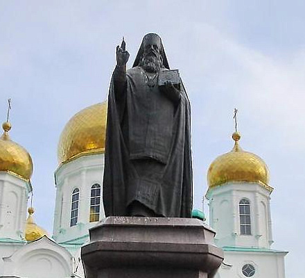 Памятник святителю Димитрию Ростовскому в донской столице