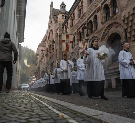 Немецкая епархия разрешает использовать символ "гендерной звезды" в сообщениях для некоторых служений