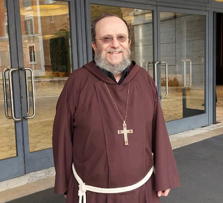 Католический лидер содействует межконфессиональному единству, занимаясь благотворительностью в Йемене