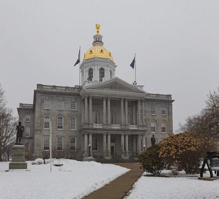 Сатанинская выставка в Нью-Гэмпшире была избита и убрана через три дня