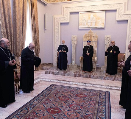 Католикос Всех Армян принял священников, участвующих в курсах повышения квалификации