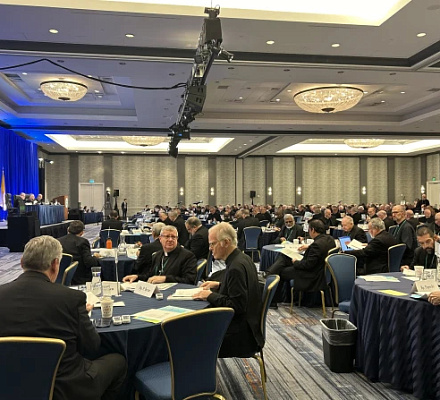 Архиепископ Броглио призывает епископов настаивать на уважении человеческого достоинства, помогать мигрантам после выборов