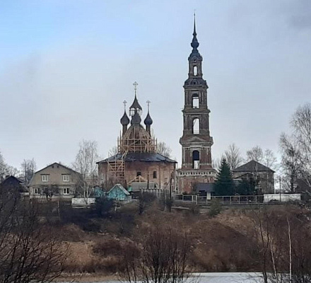 Journalisten und Blogger aus Moskau und Jekaterinburg besuchten zwei alte Kirchen in der Region Jaroslawl