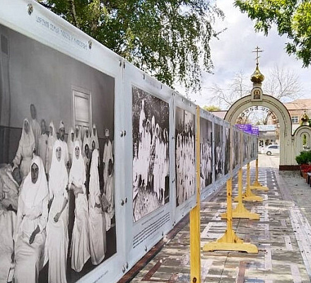 Выставка «Царская семья: любовь и милосердие» действует при храме свт. Николая в Выселках Краснодарского края