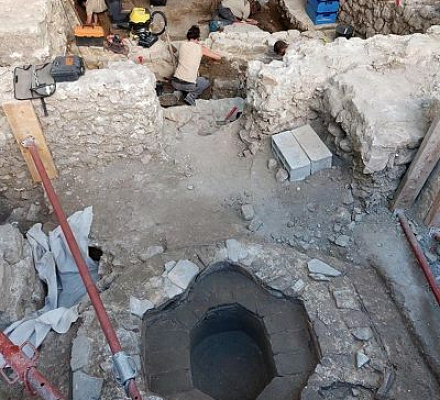 Во Франции обнаружены руины 1500-летнего собора с полностью сохранившимся баптистерием