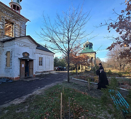 Митрополит Донецкий Владимир посетил храмы пострадавших от боевых действий районов Донецка