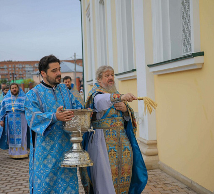 Am Vorabend des großen Festes der Theotokos wurde die Fürbittekirche in Tula wieder geweiht