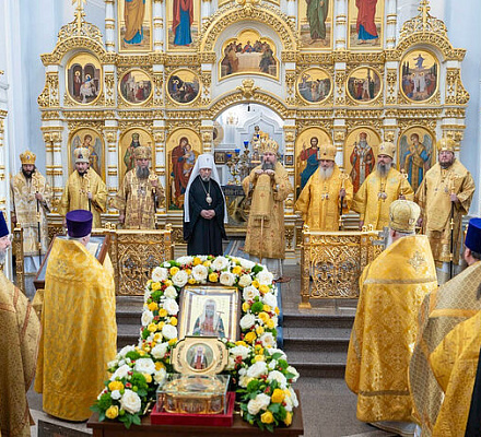 Состоялось принесение в Омскую епархию ковчега с мощами святителя Тихона