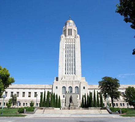 Небраска борется с "вводящей в заблуждение" рекламной кампанией, продвигающей избирательную меру за аборты