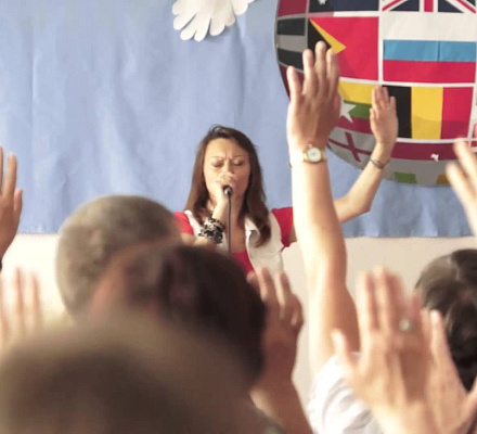 Pastor einer protestantischen Organisation, die beschuldigt wird, die Psyche der Anhänger verletzt zu haben