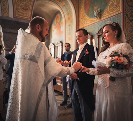 Niederländisch-katholisch heiratete russisch-orthodoxe Frau in Maastricht und dann in Krasnojarsk