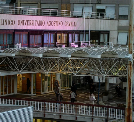 LIVE UPDATES: Ватикан подтвердил, что Папа Франциск встречался с официальными лицами и молился о мире в послании Angelus