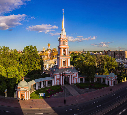 Eine Musiklehrerin aus St. Petersburg überwand ihre Höhenangst und wurde Glockenspielerin in der Kathedrale