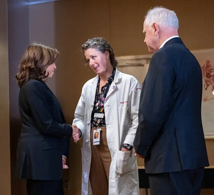 Демократы создают коалицию "Католики за Харриса-Вальца