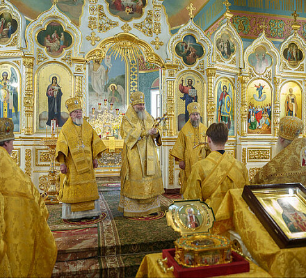 Верующие Новосибирской епархии поклонились мощам святителя Тихона