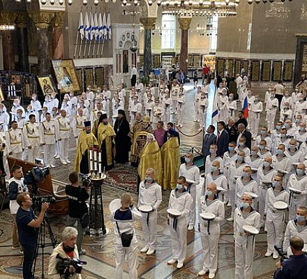 Die Reliquien des heiligen rechtschaffenen Kriegers Theodore Ushakov wurden nach Kronstadt gebracht