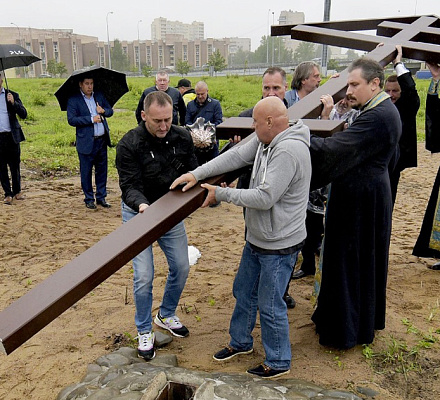 Der Tempel zu Ehren des umsichtigen Räubers wird in Erinnerung an die Soldaten der Strafbataillone errichtet