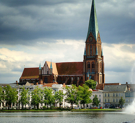 Backsteingotik: Kathedrale St. Mary und St. John in Schwerin
