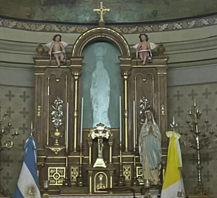 Образ Лурдской Богоматери, которого нет, но который видят все.