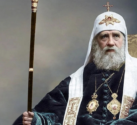 18 ноября 1917 года на Патриарший престол взошел митрополит Тихон.