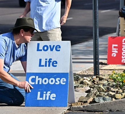 CDC: Число абортов немного сократилось после отмены закона Роу против Уэйда