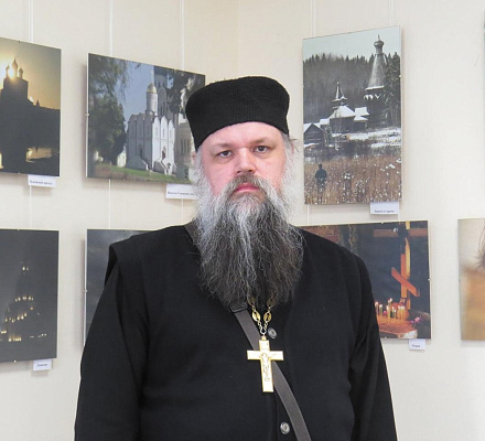 Fotoausstellung mit Werken von Hegumen Alexander (Pakhomov) 'Looking Around' in Gatchina eröffnet