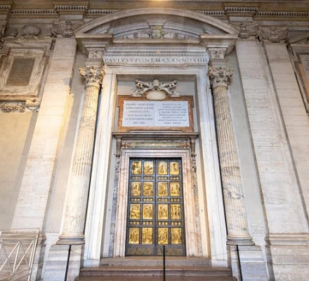 Визуальный тур по Святым дверям, которые Папа Франциск откроет в рамках Юбилея 2025 года