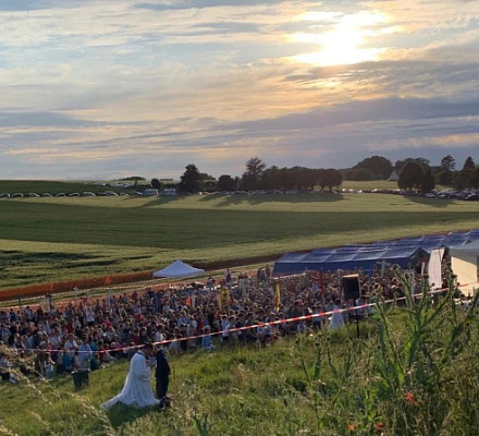 Ватикан может ограничить латинскую мессу для паломников из Шартра, утверждают французские СМИ