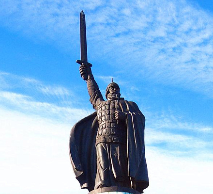 Памятник преподобному Илие Муромцу в Муроме