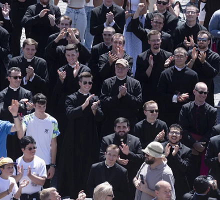 Рыцари Колумба превысили 100 миллионов долларов в поддержку семинаристов и религиозных призваний