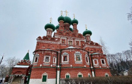 Iglesia de la Trinidad vivificante en Ostankino en Moscú