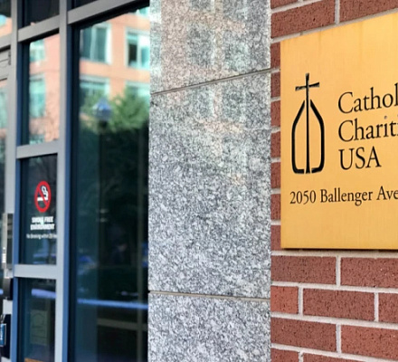 Католическая благотворительная организация США открывает общенациональную передвижную выставку, посвященную христианскому служению