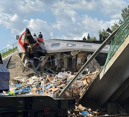Священники Брянской епархии посещают пострадавших при обрушении моста в Брянской области