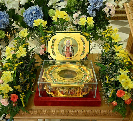 Верующие Приморской митрополии поклонились мощам святителя Тихона, Патриарха Московского и всея России