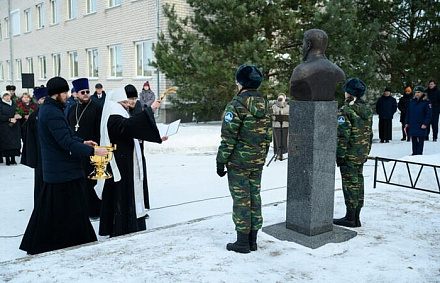 Митрополит Псковский Матфей освятил памятник Герою России иерею Антонию Савченко