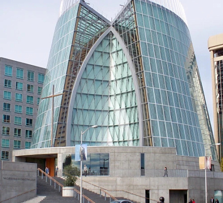 Оклендская епархия переводила миллионы в фонд, чтобы избежать выплат за насилие, утверждают авторы иска