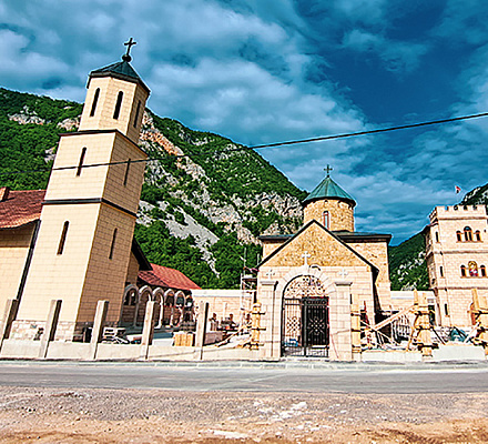 Патриарх Порфирий на праздновании юбилея Рмянского монастыря