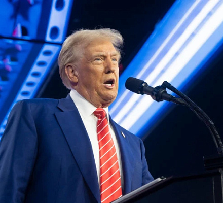 Трамп обещает принять исполнительные меры "в первый же день", чтобы положить конец "трансгендерному безумию