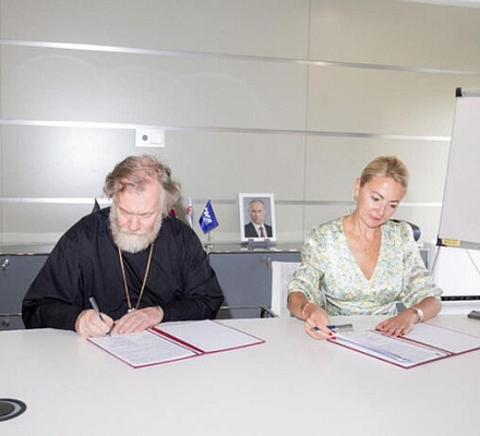 Подписано соглашение о сотрудничестве Синодального отдела по церковной благотворительности с «Русской Медиагруппой»