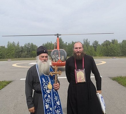 Eine religiöse Prozession durch die Luft ging über die Wälder des Altai-Territoriums