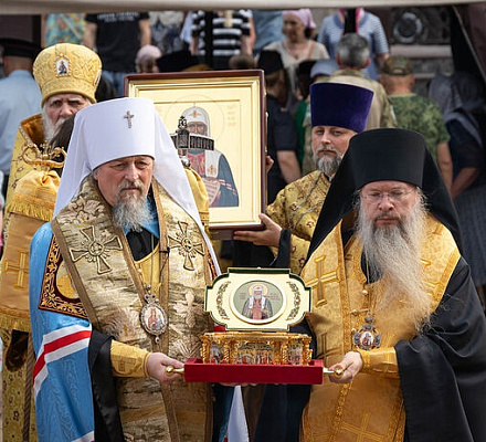 Состоялось принесение ковчега с мощами святителя Тихона, Патриарха Московского, в Белгородскую митрополию