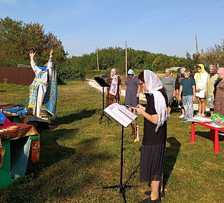 В Юрове на месте разрушенного храма впервые за 90 лет была совершена Божественная литургия