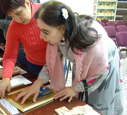 In den Kirchen Russlands tauchten Ikonen für Blinde und Sehbehinderte auf