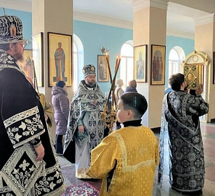 Митрополит Северодонецкий Никодим посетил центр помощи Патриаршей гуманитарной миссии в Северодонецке