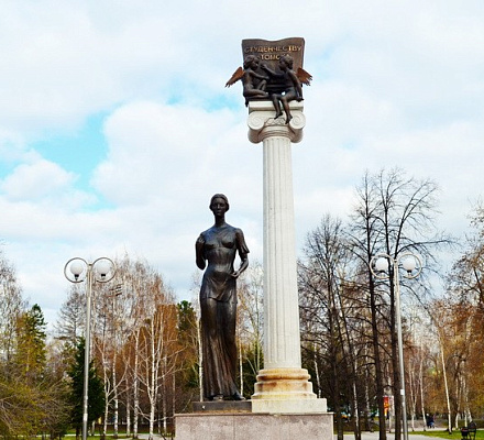 Памятник святой Татьяне – покровительнице студентов в Томске