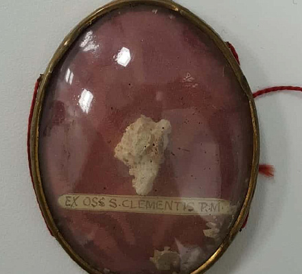 In London wurde ein Fall mit einem Partikel der Reliquien von Papst Clemens gefunden