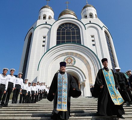 Das Gericht bestrafte das Militär, das im heiligen Frühling Schuhe wusch