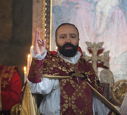 По случаю Дня Армии, Святая Литургия и республиканские пожелания в Первопрестольном Святом Эчмиадзине