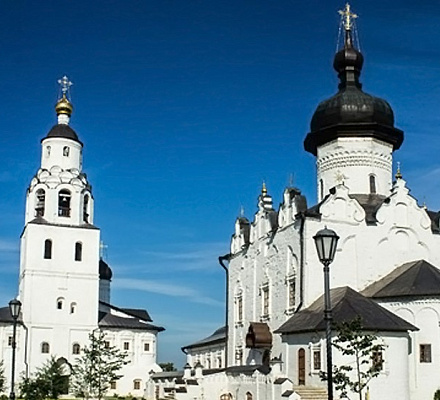 Die Mariä-Entschlafens-Kathedrale wurde nach langer Restaurierung in Sviyazhsk wiedereröffnet