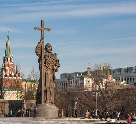 Памятник равноапостольному князю Владимиру Крестителю Руси в Москве